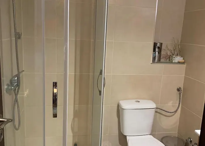 Casa Oura Located 100 Metres From The شقة