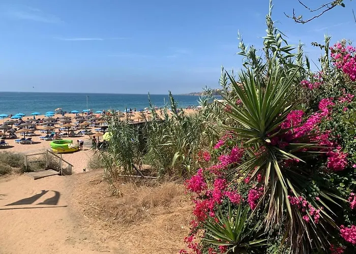 Casa Oura Located 100 Metres From The *