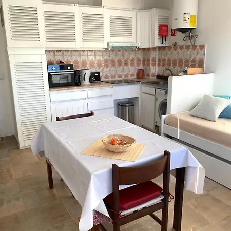 Casa Oura Located 100 Metres From The Apartment *